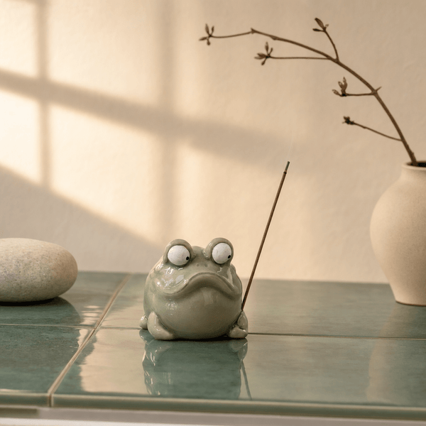 Googly Frog Incense Holder – Funny Zen Desk Decor - Innerbillion